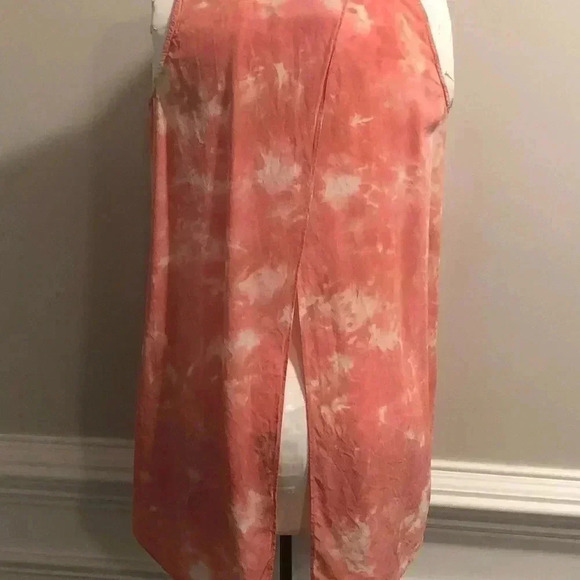 Sleeveless back split blouse - Picture 4 of 7